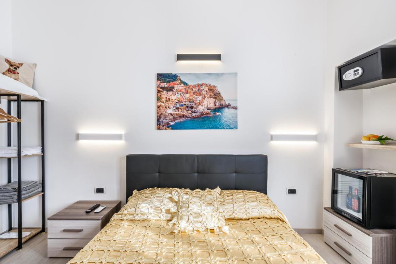 5 Terre Discovering Riomaggiore Exterior photo